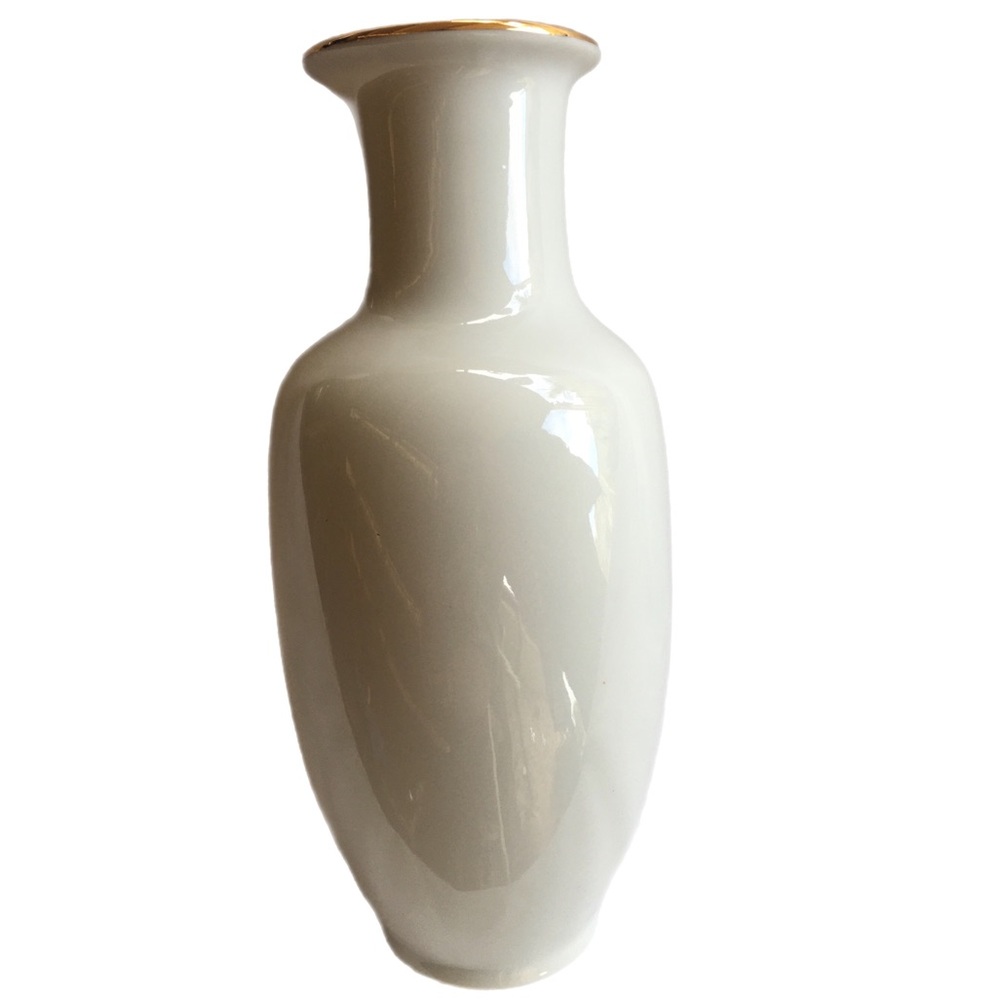 Holly Hobbie porcelain collectable vase. 8”high - Picture 2 of 8